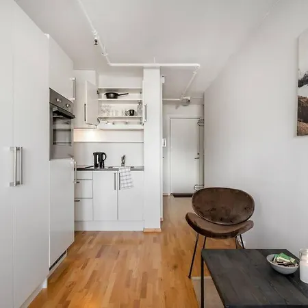 Apartment Budget By The Canal *